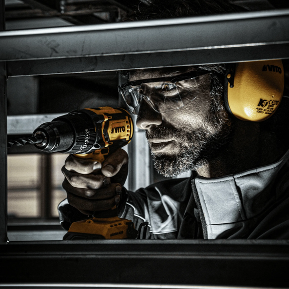 Taladro Atornillador Percutor Brushless 20V – 2 Baterías 4.0Ah + Kit 17 Piezas