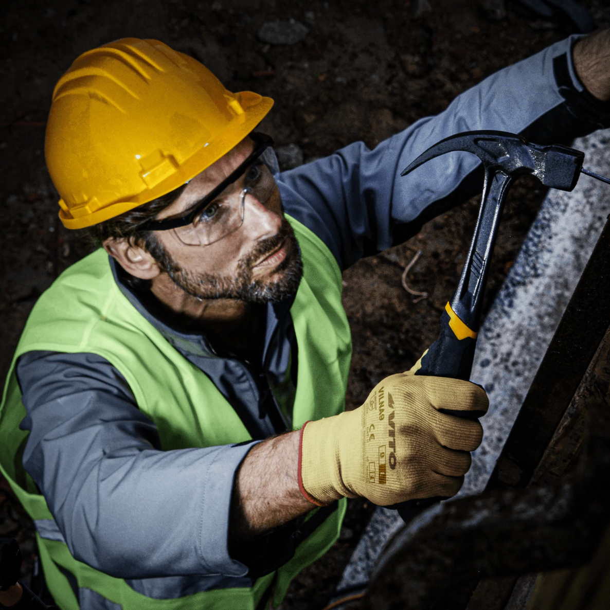 Martillo de Encofrado Monobloque con Mango Bimaterial