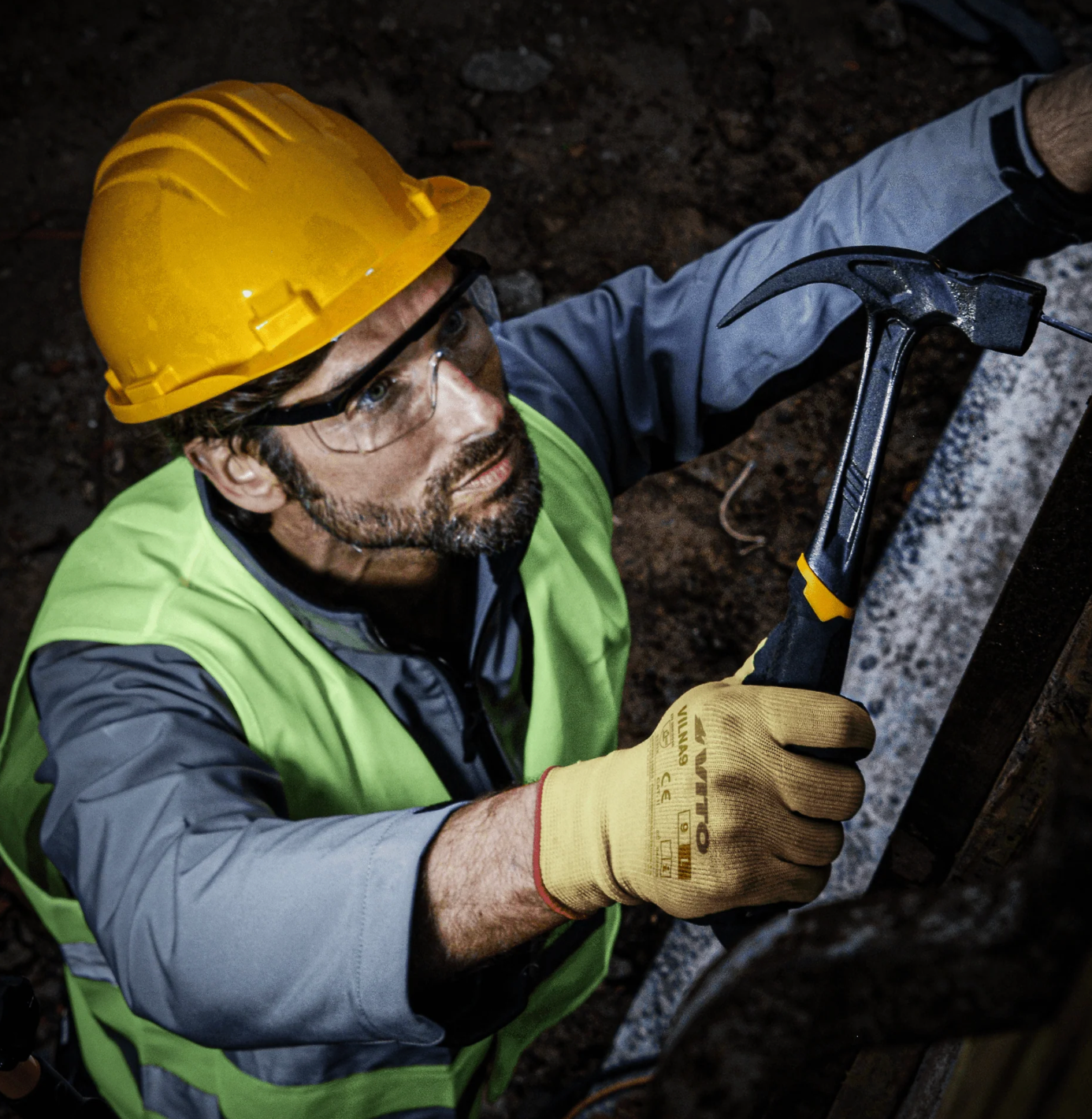 Martillo de Encofrado Monobloque con Mango Bimaterial