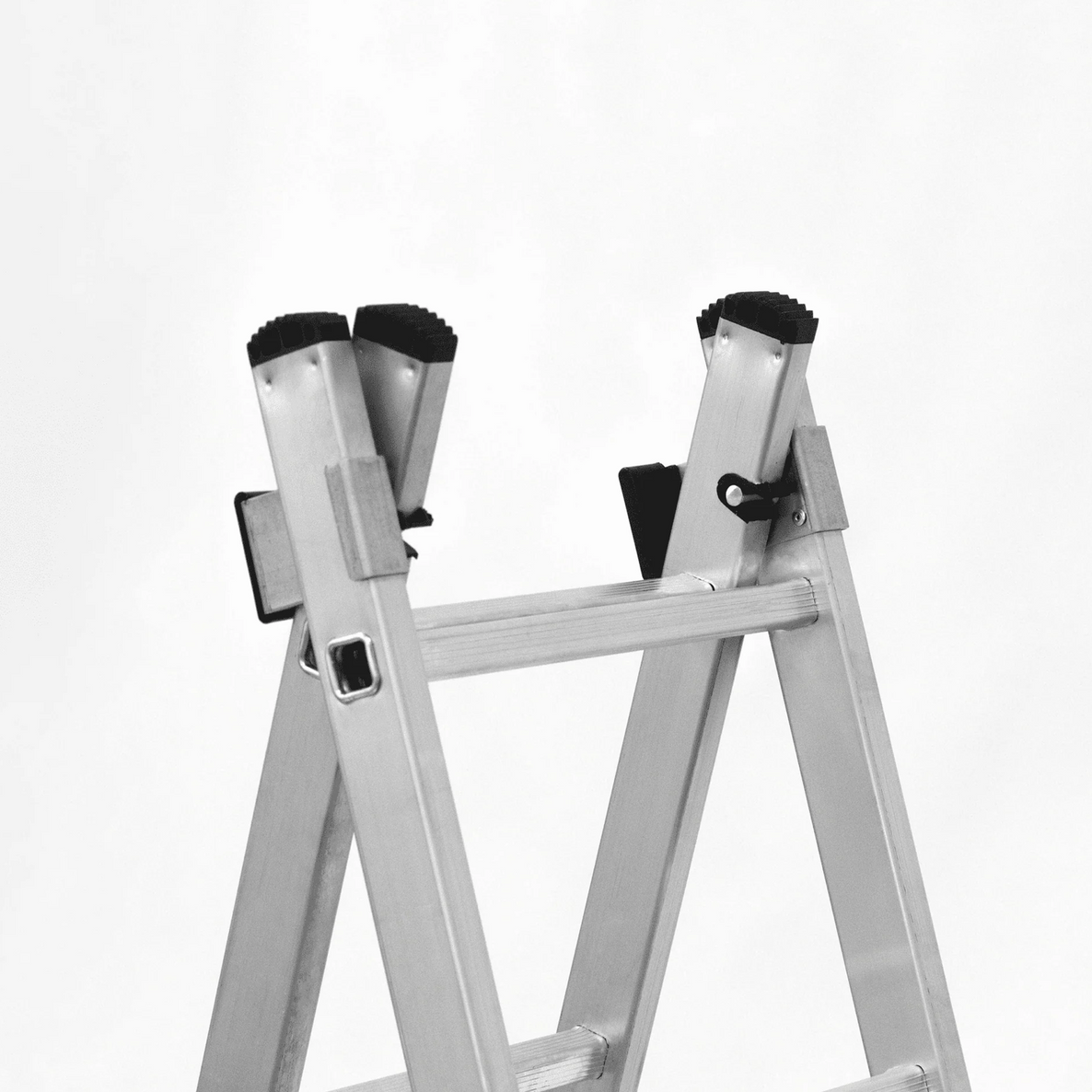 Escalera Doble Extensible de Aluminio 2x2,5 m con Peldaños Cuadrados Antideslizantes